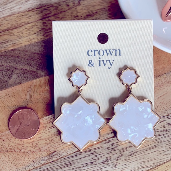 BEAUTIFUL!!! Gold/Pearlescent Tassel Earrings!!! - Picture 3 of 3